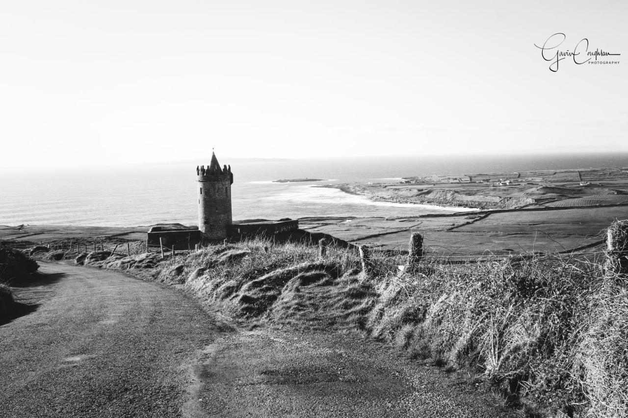 Ocean Breeze Apartment Lahinch Esterno foto